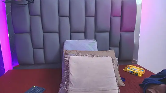 Snapshot of _MiaBrown_ chatting on January 2026 12:09:02 PM MiaBrown online show from January 2026 12:09:02 PM