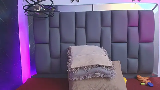 Snapshot of _MiaBrown_ chatting on January 2026 12:08:02 PM MiaBrown online show from January 2026 12:08:02 PM