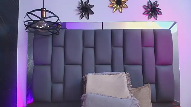 Snapshot of _MiaBrown_ chatting on January 2026 12:07:01 PM MiaBrown online show from January 2026 12:07:01 PM