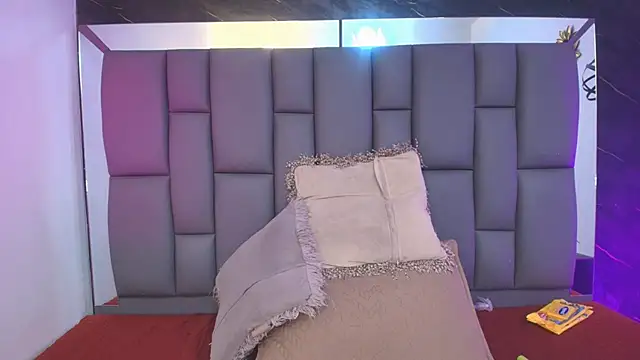 Snapshot of _MiaBrown_ chatting on January 2026 12:10:01 PM MiaBrown online show from January 2026 12:10:01 PM