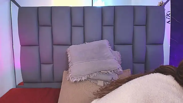 Snapshot of _MiaBrown_ chatting on February 2026 12:11:01 PM MiaBrown online show from February 2026 12:11:01 PM