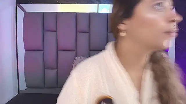 Snapshot of _MiaBrown_ chatting on February 2026 12:10:01 PM MiaBrown online show from February 2026 12:10:01 PM