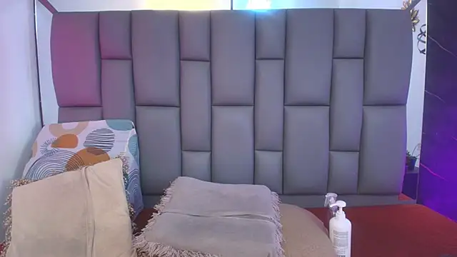 Snapshot of _MiaBrown_ chatting on February 2026 12:09:02 PM MiaBrown online show from February 2026 12:09:02 PM