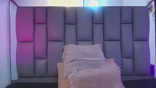 Snapshot of _MiaBrown_ chatting on February 2026 12:09:02 PM MiaBrown online show from February 2026 12:09:02 PM