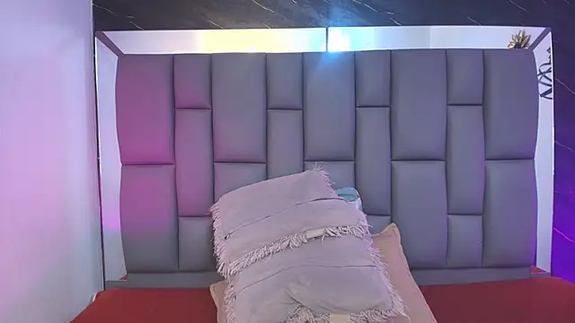 Snapshot of _MiaBrown_ chatting on February 2026 12:10:02 PM MiaBrown online show from February 2026 12:10:02 PM