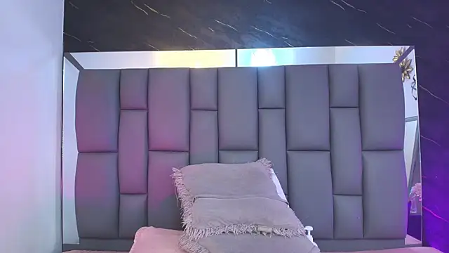 Snapshot of _MiaBrown_ chatting on February 2026 12:12:01 PM MiaBrown online show from February 2026 12:12:01 PM