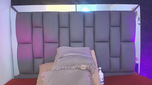 Snapshot of _MiaBrown_ chatting on February 2026 12:14:01 PM MiaBrown online show from February 2026 12:14:01 PM