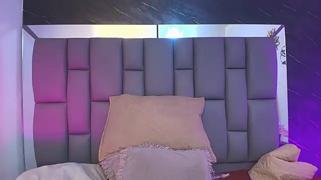 Snapshot of _MiaBrown_ chatting on February 2026 12:04:01 PM MiaBrown online show from February 2026 12:04:01 PM