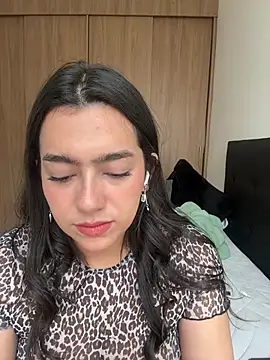 Nicollemays online show from May 2026 04:15:01 PM