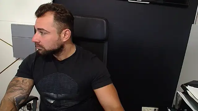 Snapshot of DuncanStone chatting on September 2025 05:40:01 AM DuncanStone online show from September 2025 05:40:01 AM