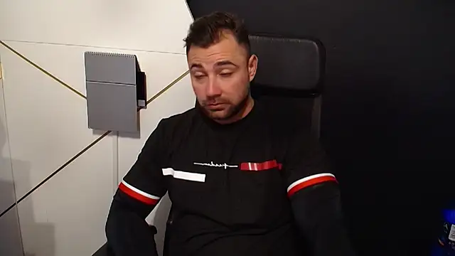 Snapshot of DuncanStone chatting on September 2025 04:03:01 AM DuncanStone online show from September 2025 04:03:01 AM