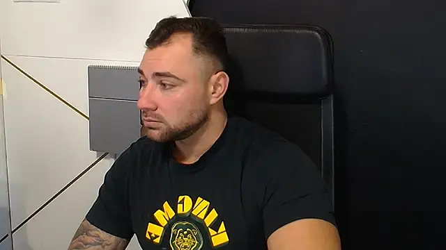 Snapshot of DuncanStone chatting on October 2025 05:09:02 AM DuncanStone online show from October 2025 05:09:02 AM