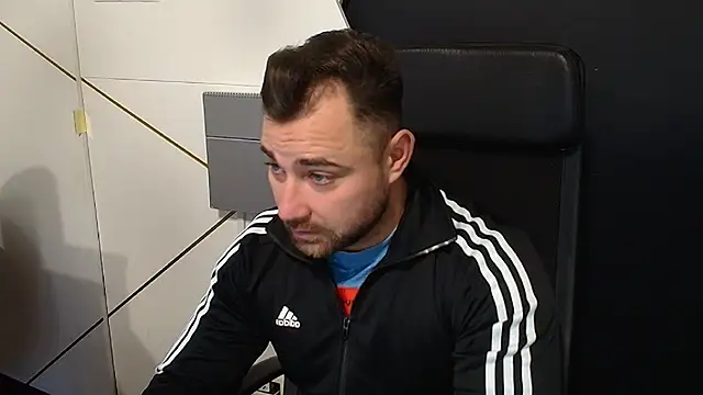 Snapshot of DuncanStone chatting on November 2025 06:02:02 AM DuncanStone online show from November 2025 06:02:02 AM