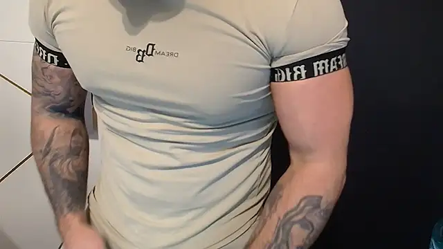 Snapshot of DuncanStone chatting on November 2025 05:28:02 AM DuncanStone online show from November 2025 05:28:02 AM