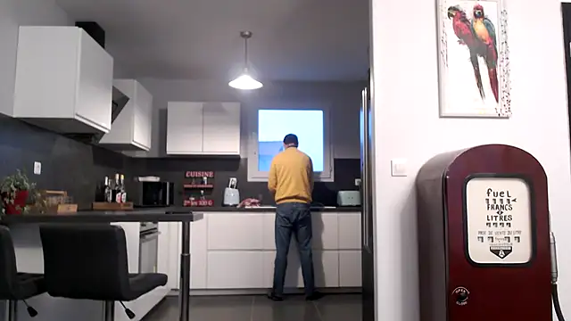 freddy0222222 online show from September 2025 05:55:02 AM