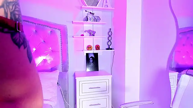 Snapshot of CamileHolmes chatting on December 2024 07:47:01 AM CamileHolmes online show from December 2024 07:47:01 AM