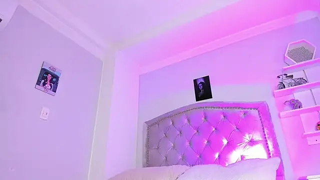 Snapshot of CamileHolmes chatting on December 2024 05:12:02 AM CamileHolmes online show from December 2024 05:12:02 AM