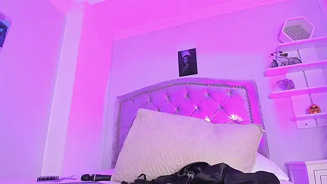 Snapshot of CamileHolmes chatting on December 2024 08:16:01 AM CamileHolmes online show from December 2024 08:16:01 AM