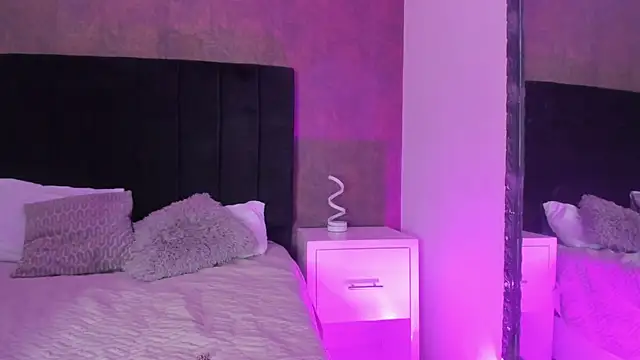 Snapshot of CamileHolmes chatting on January 2025 10:45:02 PM CamileHolmes online show from January 2025 10:45:02 PM