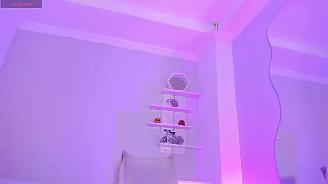 Snapshot of CamileHolmes chatting on February 2025 05:35:01 AM CamileHolmes online show from February 2025 05:35:01 AM