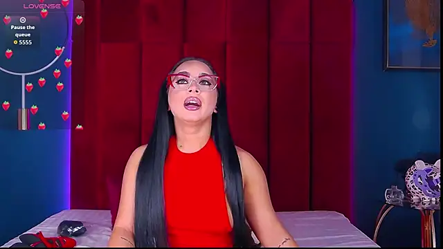 Snapshot of MadyLuxxx chatting on March 2026 08:05:01 PM MadyLuxxx online show from March 2026 08:05:01 PM