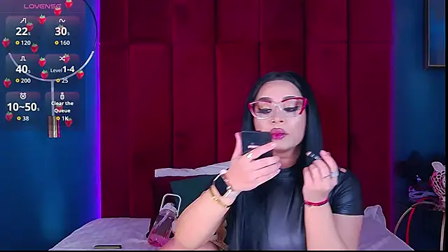 Snapshot of MadyLuxxx chatting on April 2026 06:37:01 PM MadyLuxxx online show from April 2026 06:37:01 PM