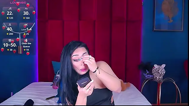 Snapshot of MadyLuxxx chatting on May 2026 06:57:01 PM MadyLuxxx online show from May 2026 06:57:01 PM
