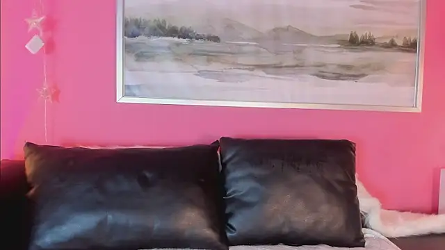 Tiffanysurez  online show from December 2025 09:31:02 PM