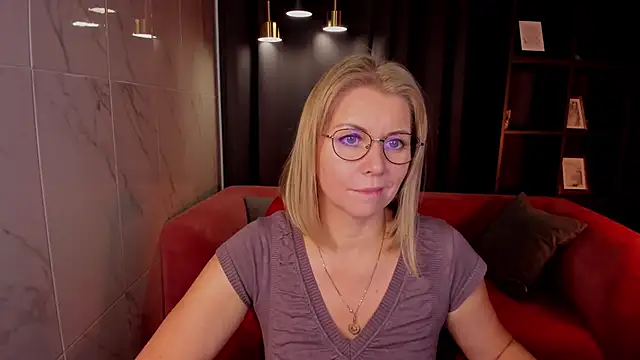 Annie Light online show from September 2025 06:06:02 AM