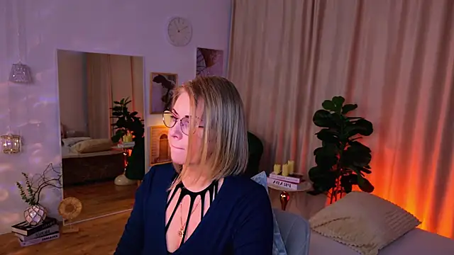 Annie Light online show from May 2026 06:41:01 AM