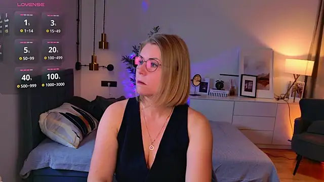 Annie Light online show from May 2026 06:54:01 AM