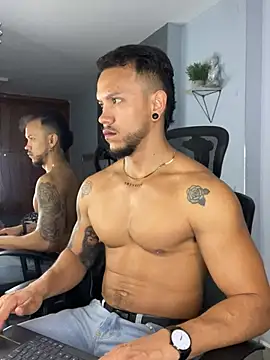 ARON TAYLER01 online show from February 2025 12:37:01 PM