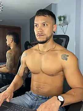 ARON TAYLER01 online show from March 2025 12:36:02 PM