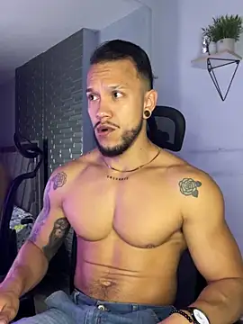 ARON TAYLER01 online show from October 2025 10:35:01 AM