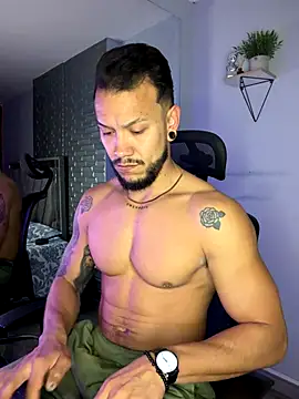 ARON TAYLER01 online show from December 2025 10:31:01 AM