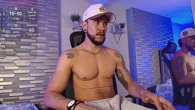 ARON TAYLER01 online show from April 2026 10:32:01 AM