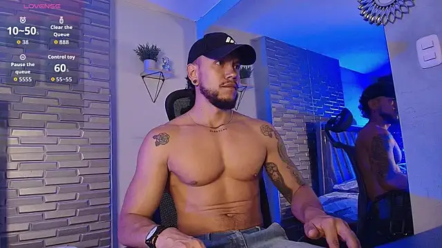 ARON TAYLER01 online show from June 2026 10:30:02 AM