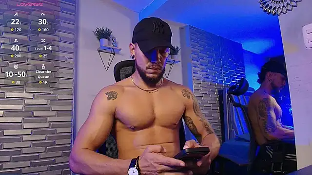 ARON TAYLER01 online show from July 2026 10:20:01 AM