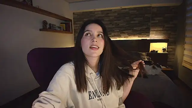 Snapshot of alicewilloww chatting on October 2025 10:43:02 PM alicewilloww online show from October 2025 10:43:02 PM