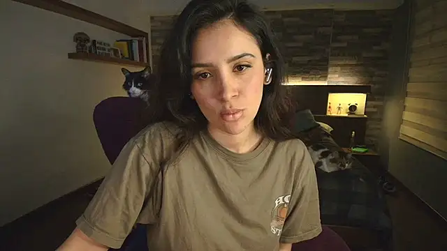 Snapshot of alicewilloww chatting on February 2026 12:04:01 AM alicewilloww online show from February 2026 12:04:01 AM