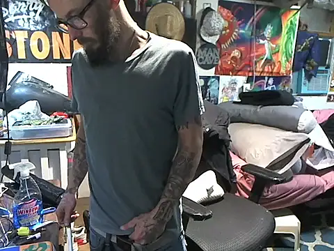 CloudDadddyyy420 online show from December 2024 06:04:02 PM