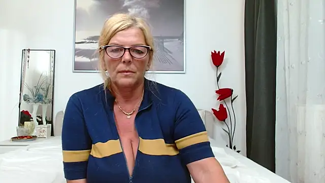 YulliaMilf online show from September 2025 07:48:01 PM