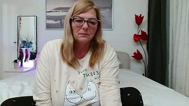 YulliaMilf online show from February 2026 06:06:02 PM