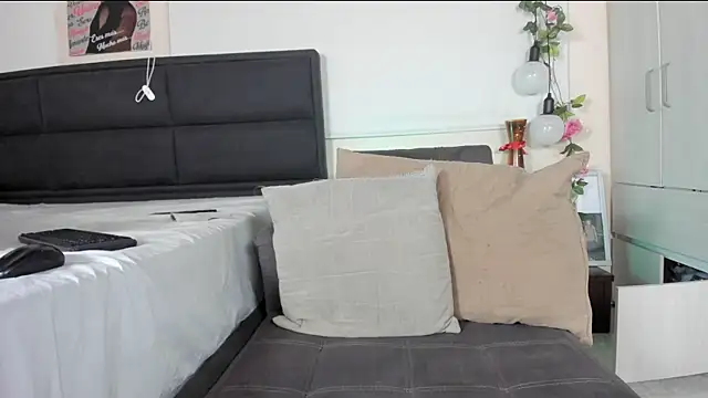 Snapshot of ximtia_xs chatting on February 2025 09:32:01 AM ximtia xs online show from February 2025 09:32:01 AM