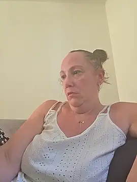 Wisie Cutie online show from May 2026 04:15:01 PM