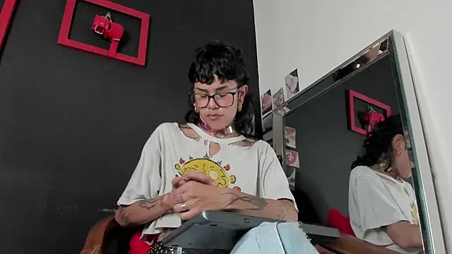 Snapshot of trinitty chatting on March 2025 02:01:02 PM trinitty online show from March 2025 02:01:02 PM