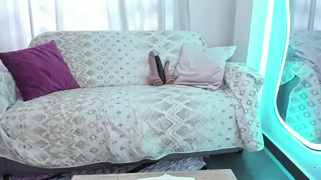 Snapshot of KAROLIVONNE chatting on February 2026 08:51:01 PM KAROLIVONNE online show from February 2026 08:51:01 PM