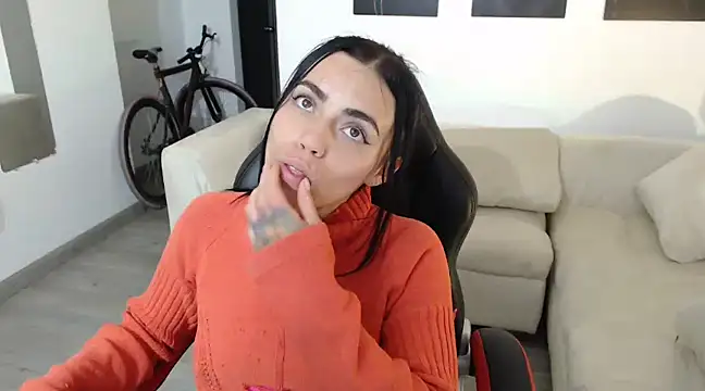 Snapshot of i_am_nina_ chatting on December 2024 01:32:02 AM i am nina online show from December 2024 01:32:02 AM