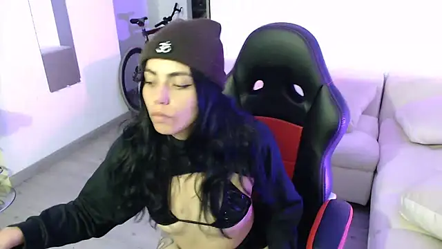 Snapshot of i_am_nina_ chatting on January 2025 04:04:01 AM i am nina online show from January 2025 04:04:01 AM