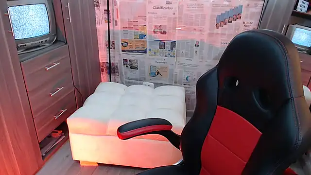 Snapshot of i_am_nina_ chatting on February 2025 09:04:02 PM i am nina online show from February 2025 09:04:02 PM